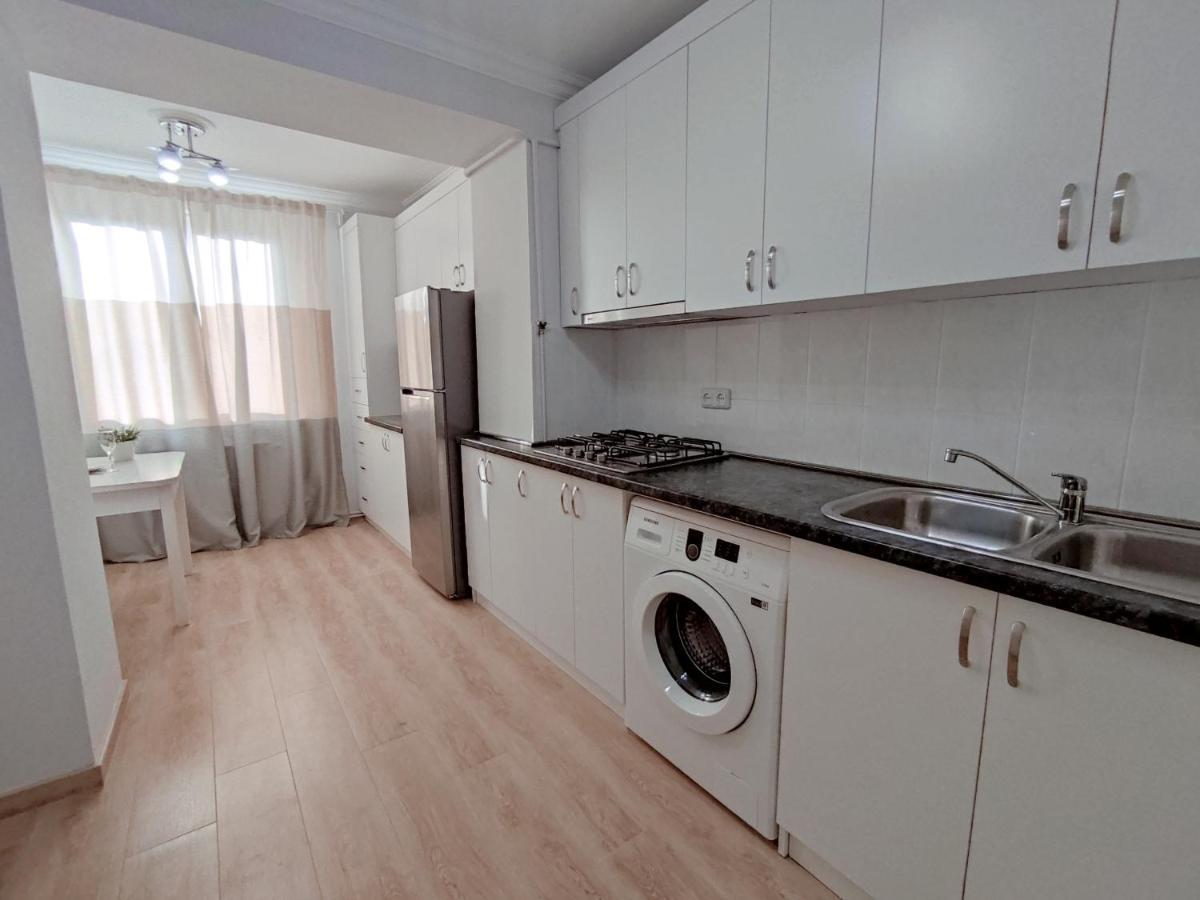 Renovated 1 Bedroom With King Size Bed In Kentron Yerevan Exterior photo